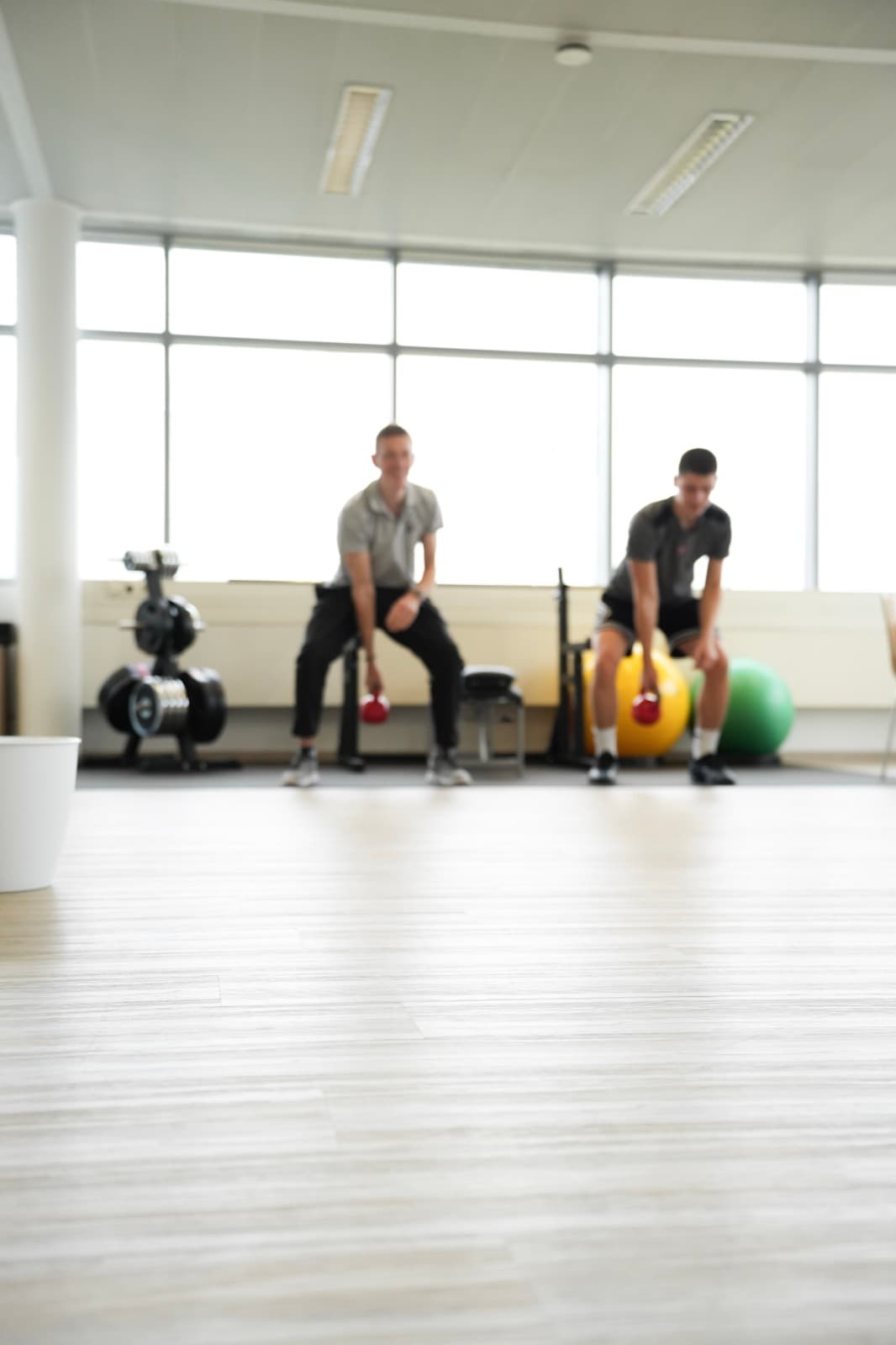 Physiotherapeut bei einer manuellen Therapie